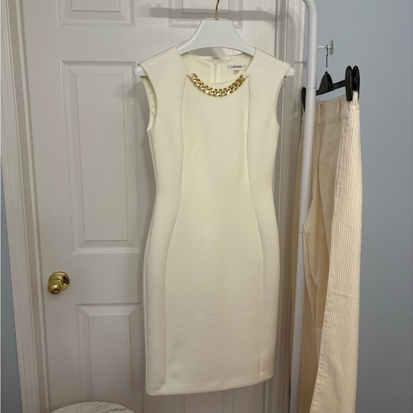 Calvin Klein Cream Midi Length Dress Gold Chain Accent Fitted Size 2 Sleeveless - Picture 5 of 9
